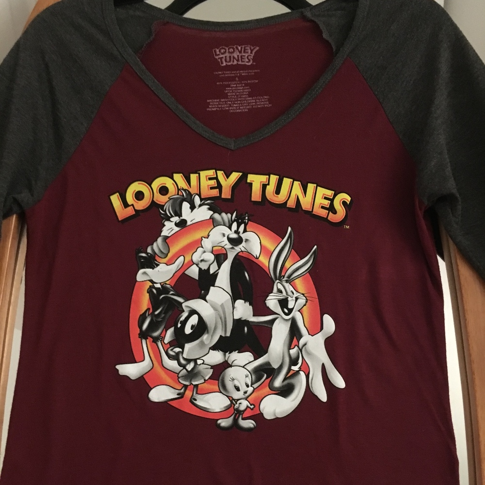 PRICE DROP! Looney Tunes T-Shirt NWT!! - Picture 2 of 4